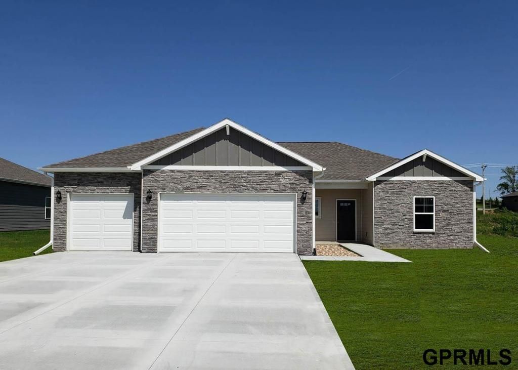 6315 Clear Creek Street, Papillion, NE 68157