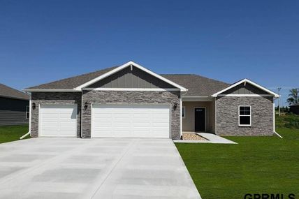 6315 Clear Creek Street, Papillion, NE 68157