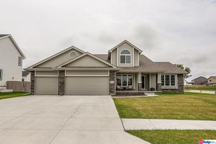 20939 Drexel Street, Elkhorn, NE 68022