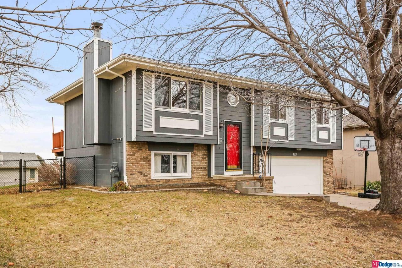 2308 Marilyn Drive, Papillion, NE 68046