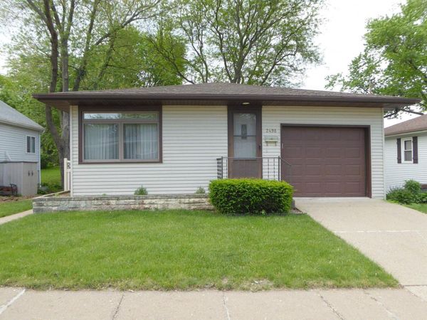 2498 Merfeld Lane, Dubuque, IA 52001