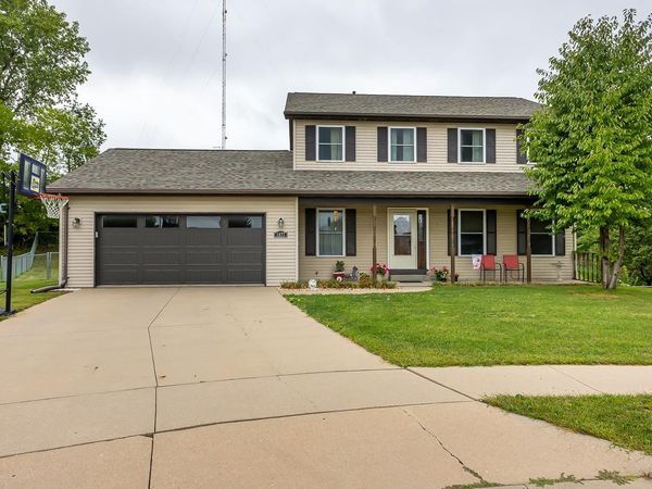 1877 North Court, Dubuque, IA 52002