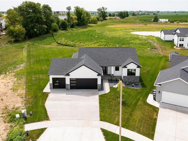 6913 Grey Slate Court SW, Cedar Rapids, IA 52404