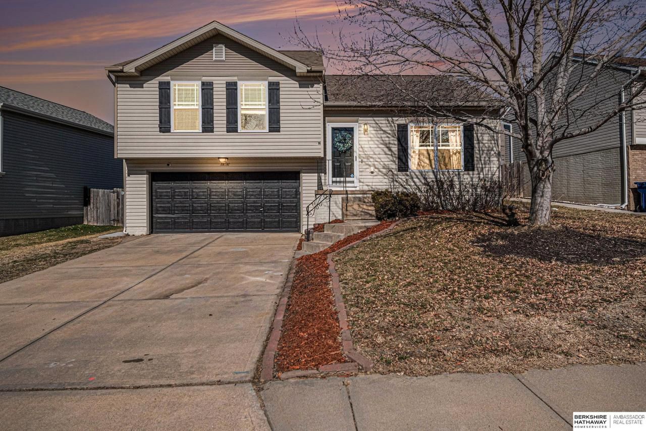 11030 Girard Street, Omaha, NE 68142