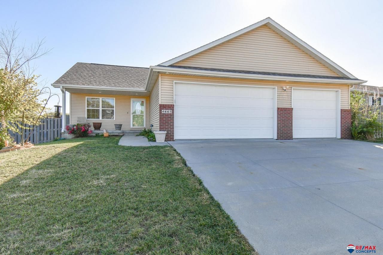 4665 W Mary Louise Lane, Lincoln, NE 68528