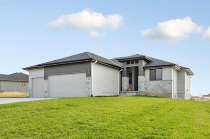 5401 Kestrel Parkway, Elkhorn, NE 68022