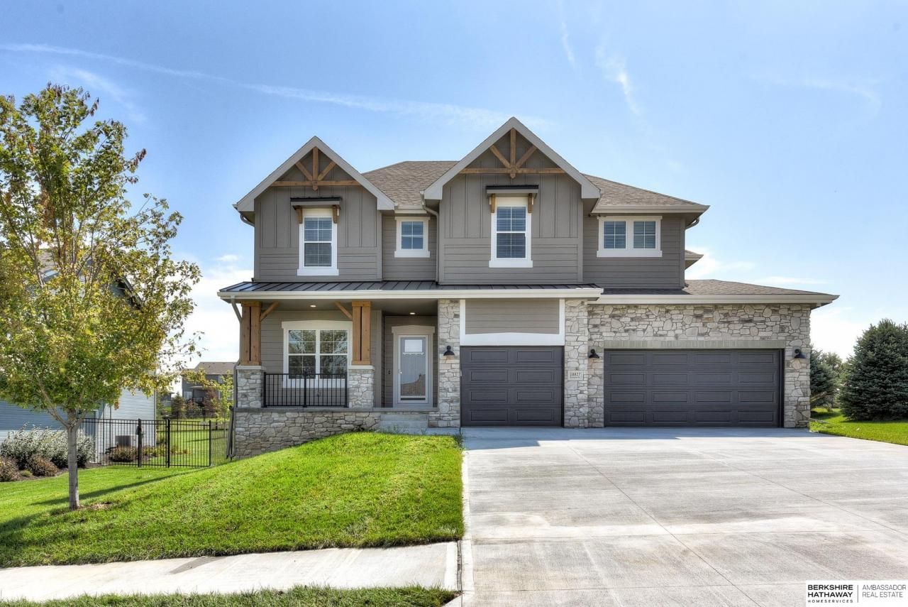 12405 Pheasant Run Lane, Papillion, NE 68046