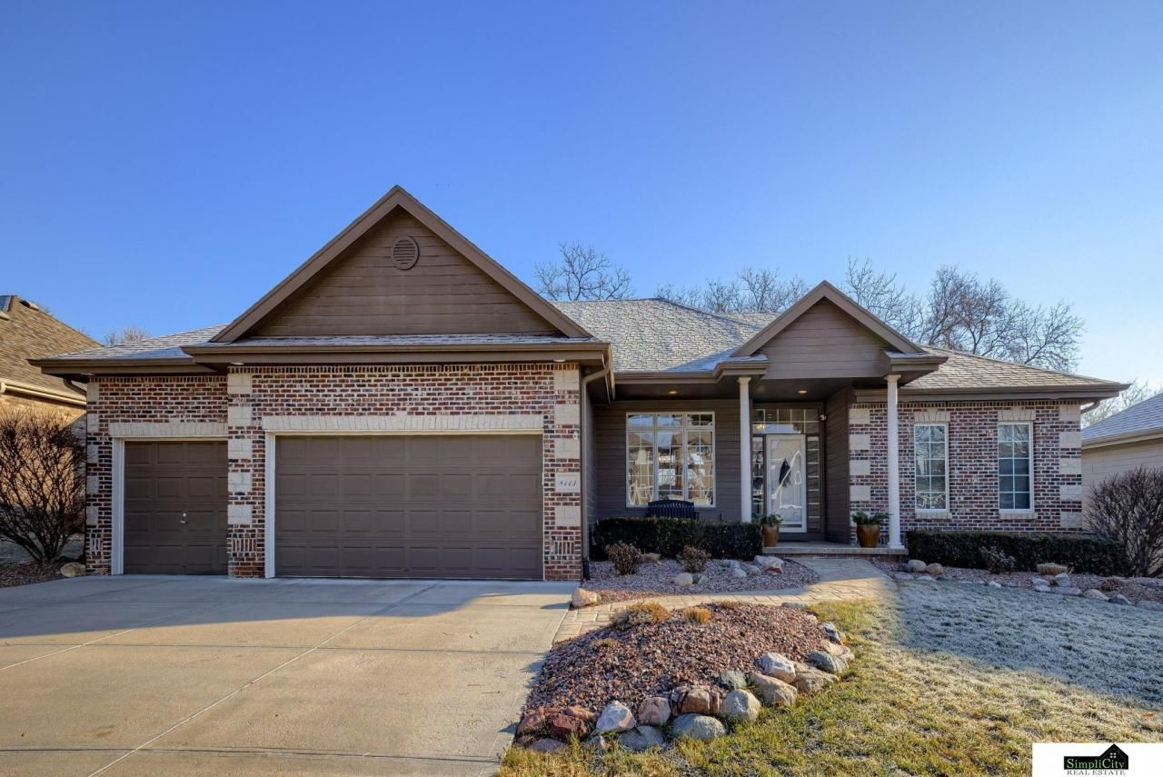 8113 S 103 Street, La Vista, NE 68128