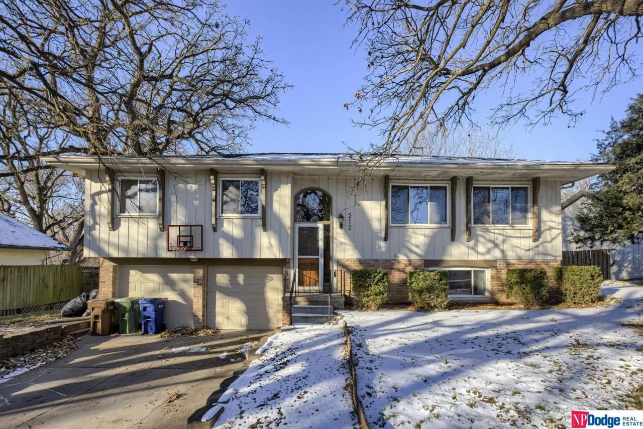 212 Bellevue Boulevard S, Bellevue, NE 68005