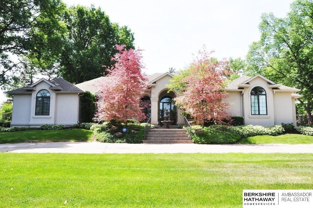 8811 Western Avenue, Omaha, NE 68114