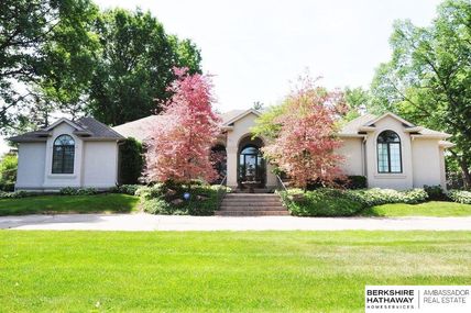 8811 Western Avenue, Omaha, NE 68114