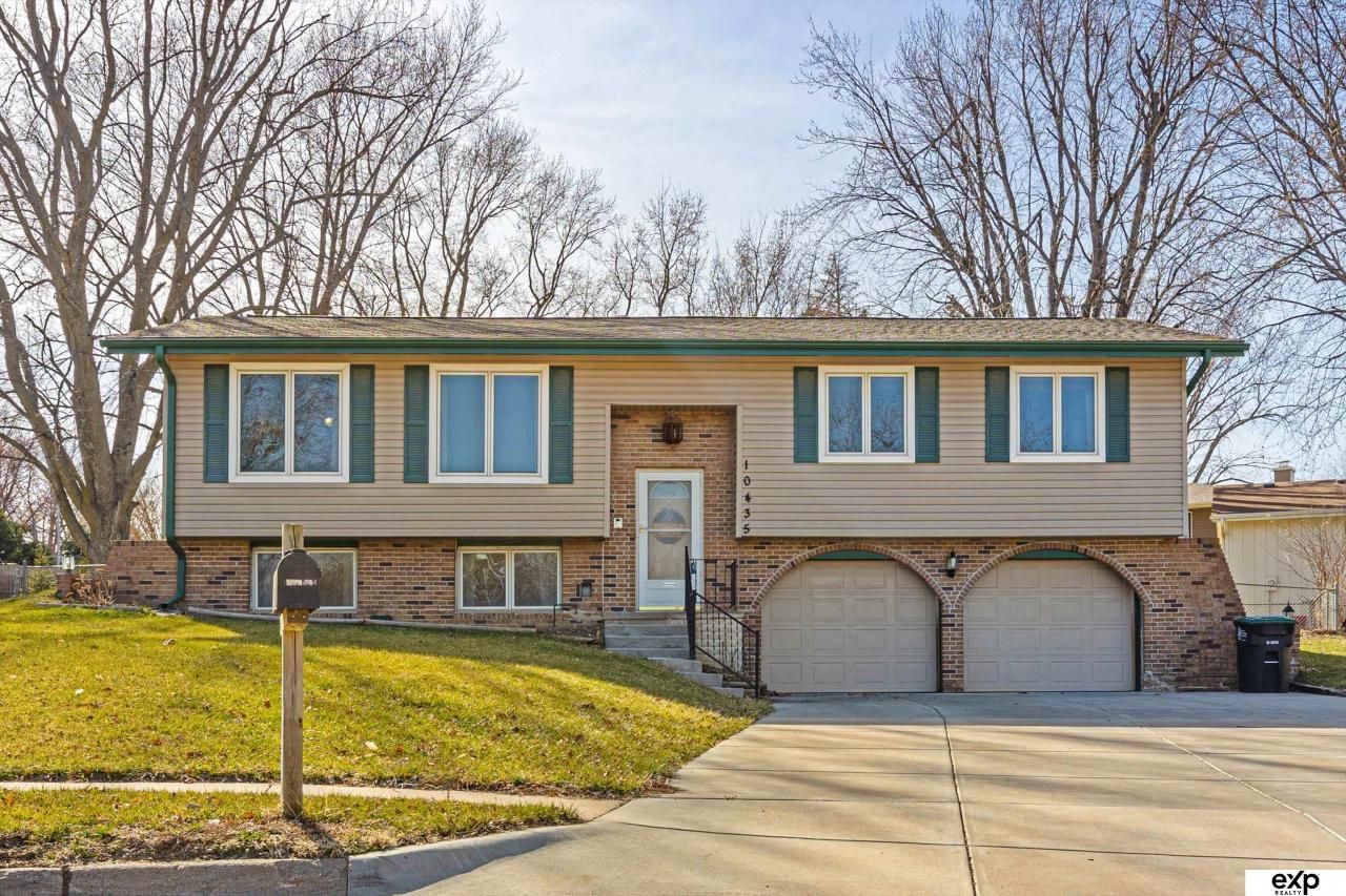 10435 Weir Street, Omaha, NE 68127