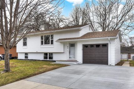 83 WENWOOD Circle, COUNCIL BLUFFS, IA 51503