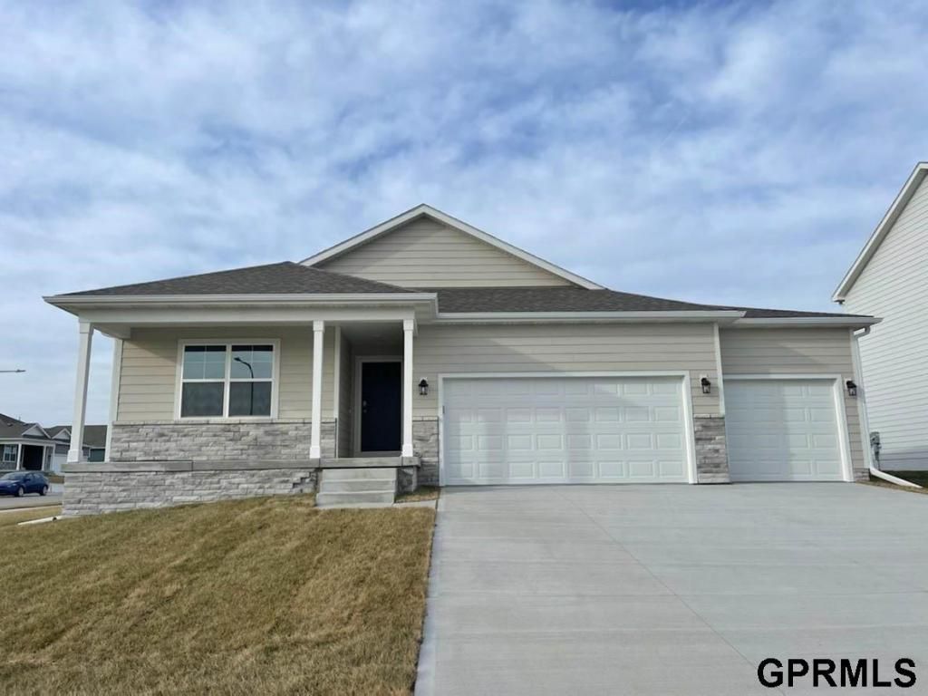 6314 Clear Creek Street, Papillion, NE 68157