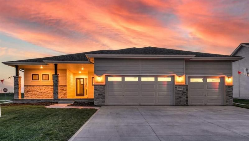 1852 HEMLOCK Street, COUNCIL BLUFFS, IA 51503