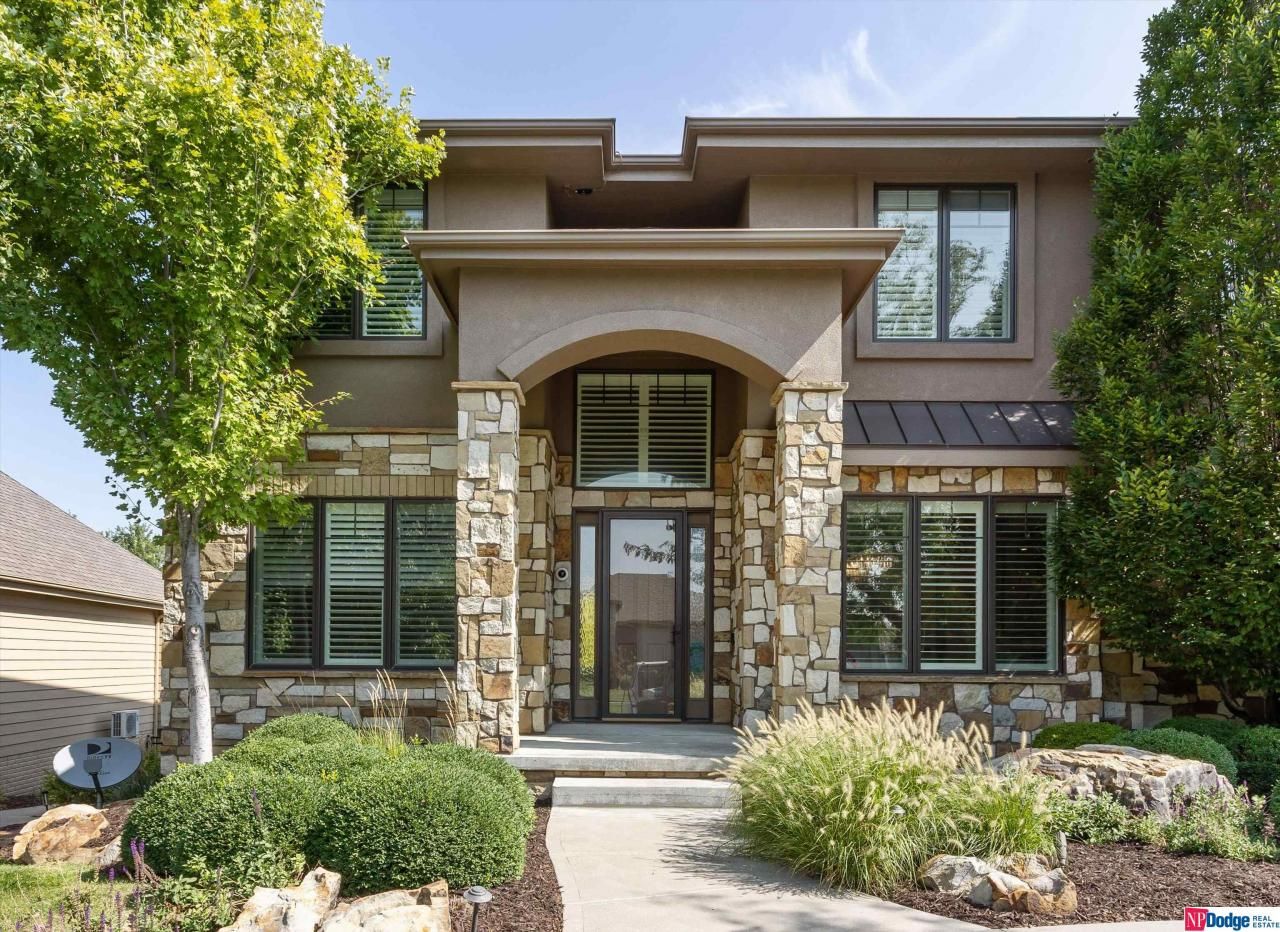 18702 Nicholas Street, Omaha, NE 68022