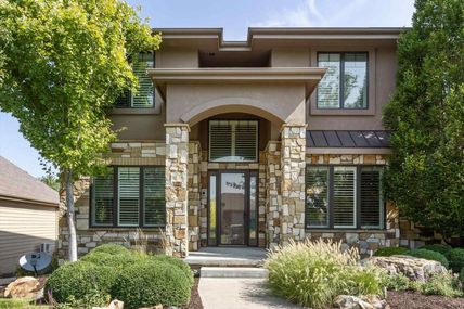 18702 Nicholas Street, Omaha, NE 68022