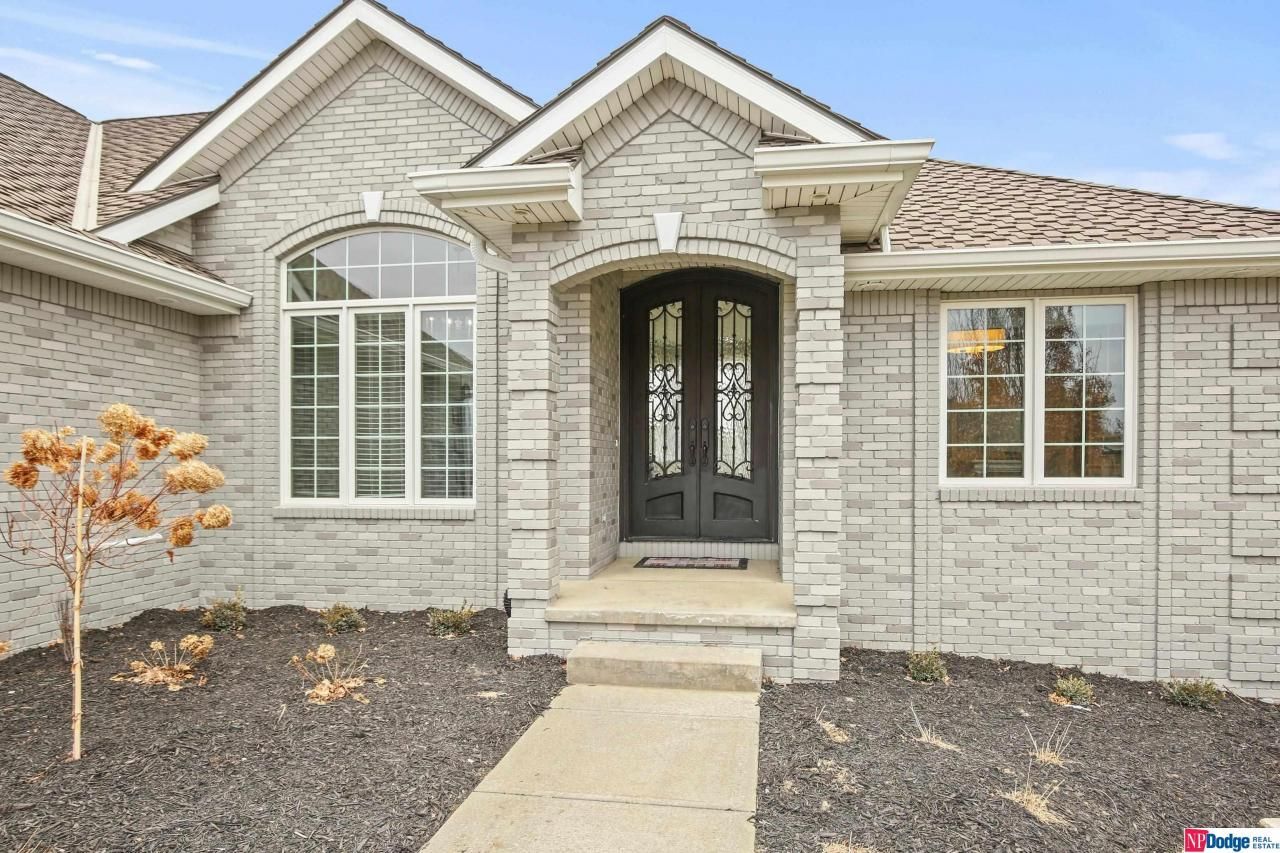 17632 Colonial Avenue , Omaha, NE 68136