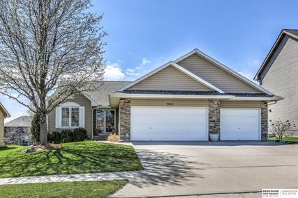 19657 Pine Street , Omaha, NE 68130