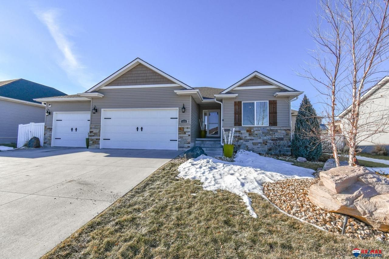 1235 N 101st Street , Lincoln, NE 68527