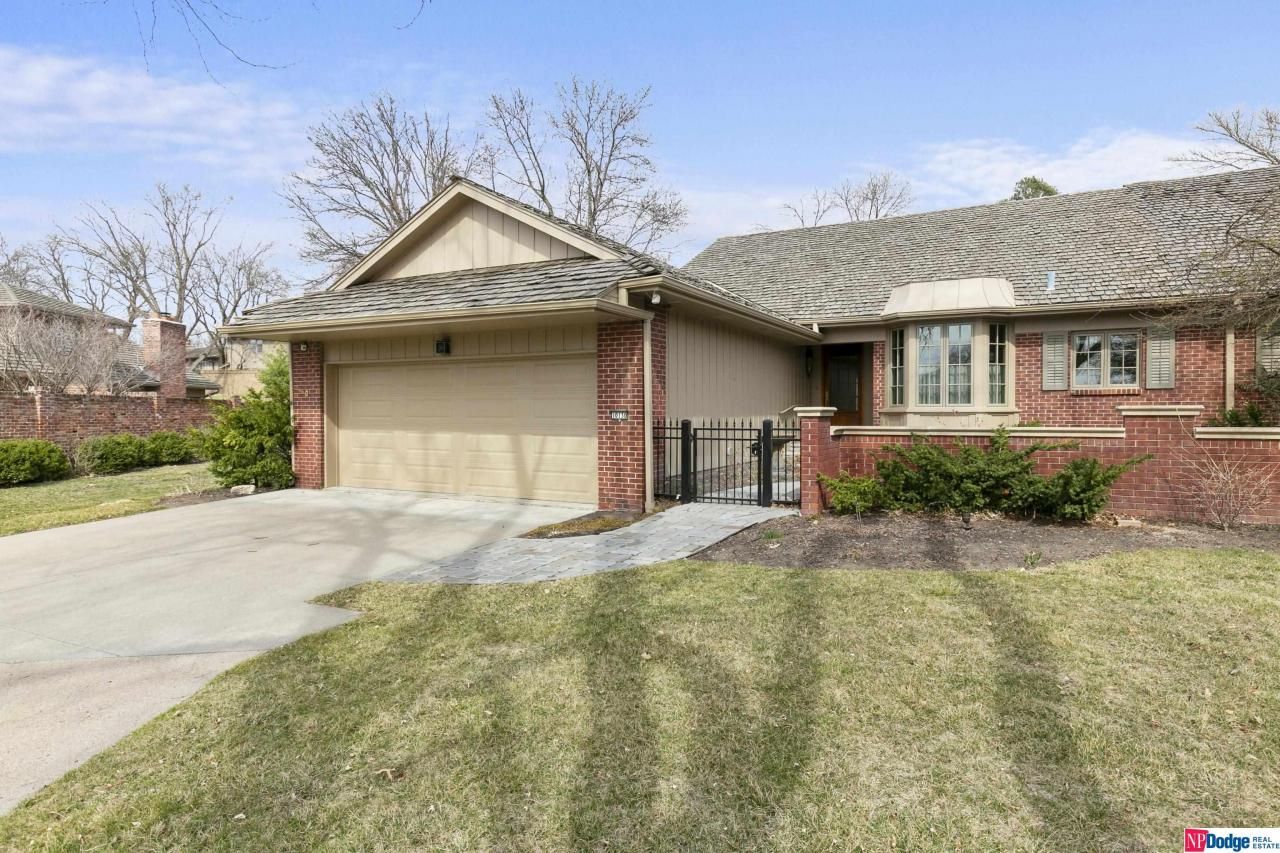 10130 Fieldcrest Drive , Omaha, NE 68114