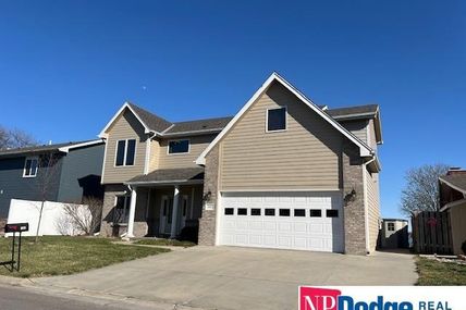 300 W Lakeshore Drive , Lincoln, NE 68528
