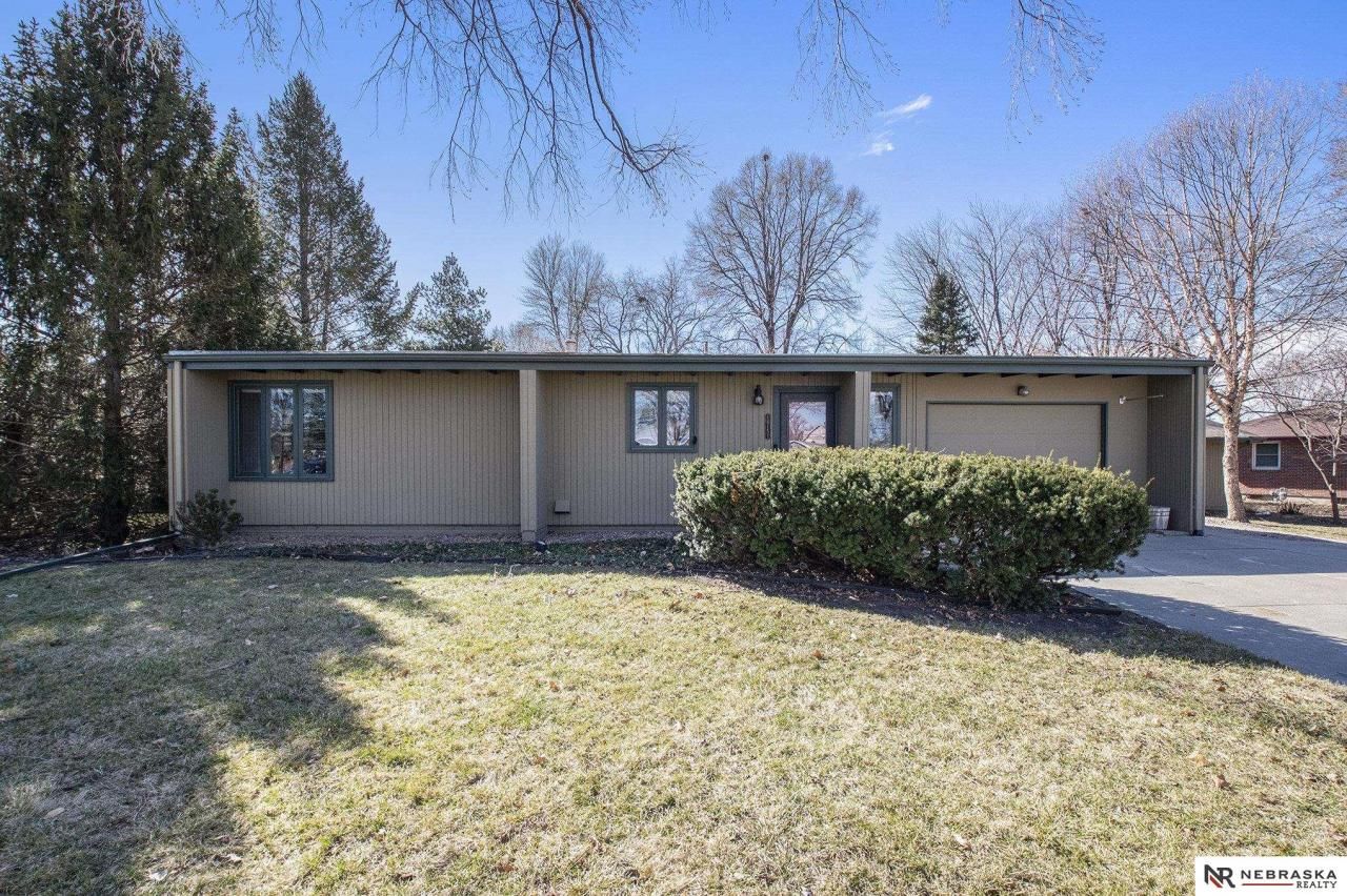 14151 Guildford Street , Waverly, NE 68462