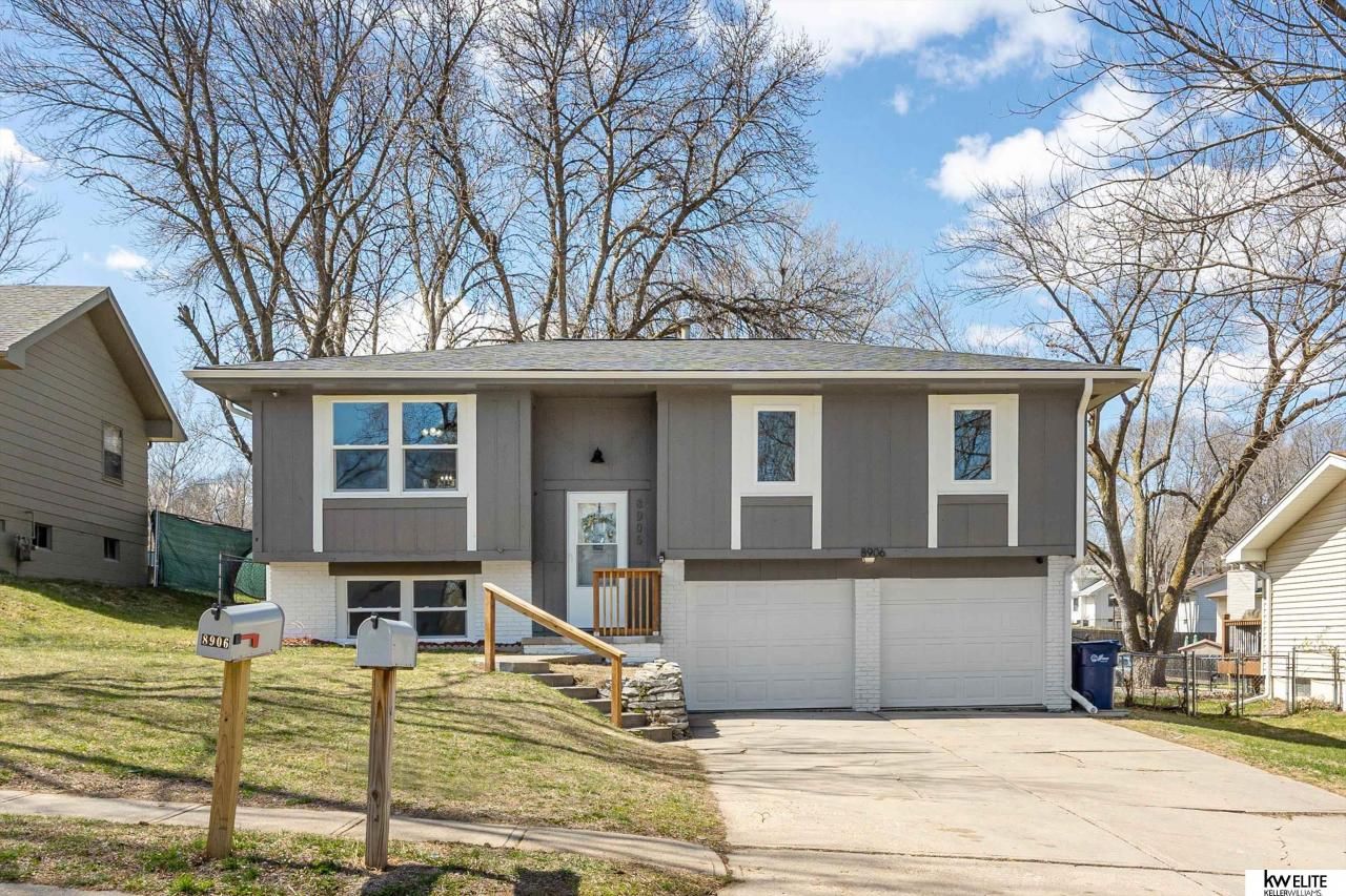 8906 Florence Drive , Bellevue, NE 68147