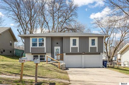 8906 Florence Drive , Bellevue, NE 68147