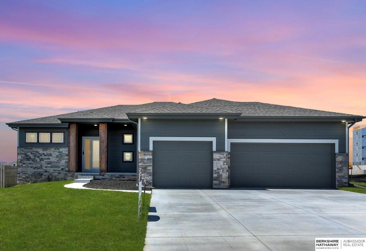 12630 Carpenter Street , Papillion, NE 68046