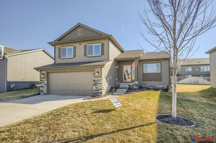 8817 N 161st Avenue , Bennington, NE 68007