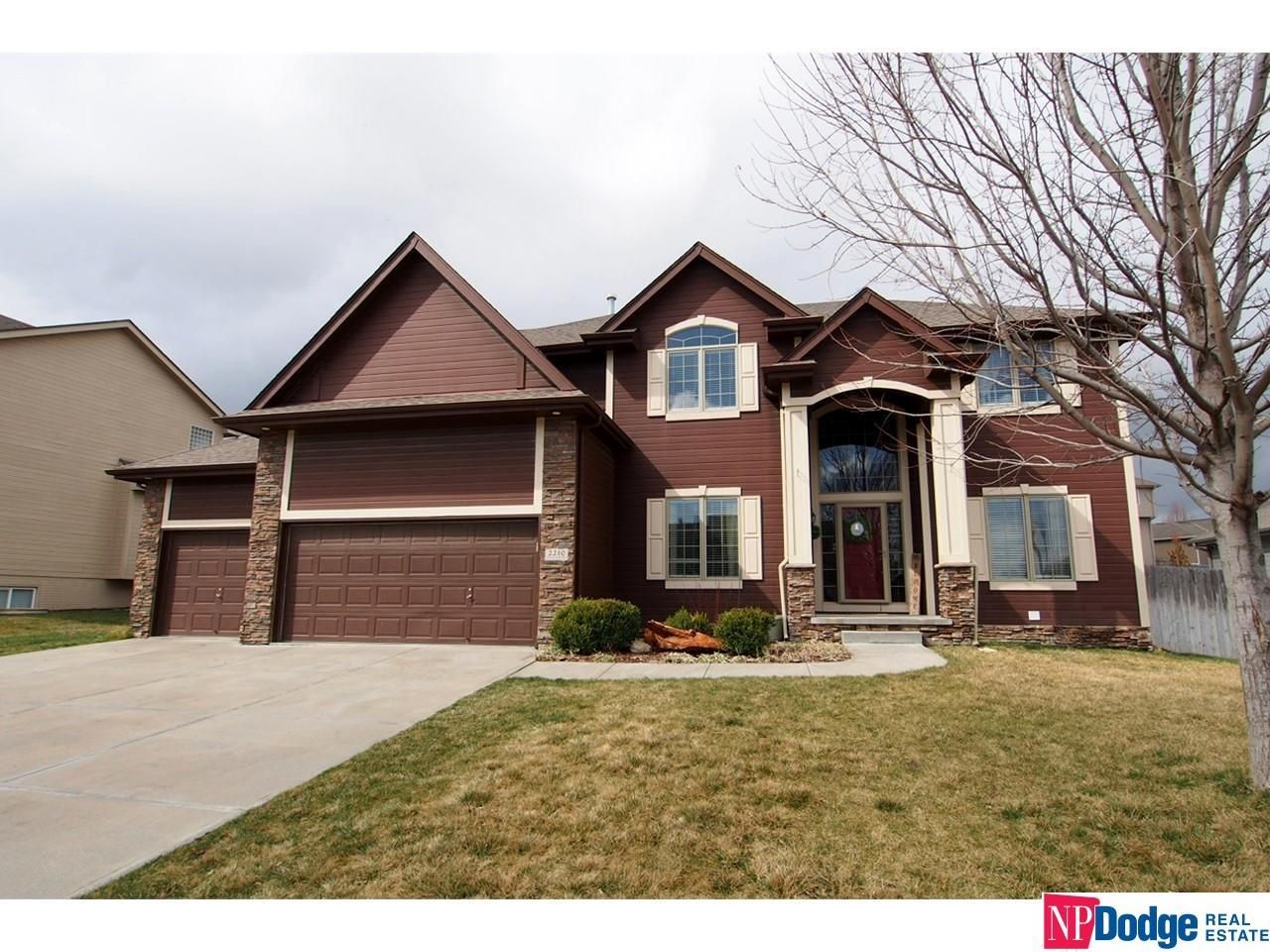 2210 Broadwater Drive , Papillion, NE 68046