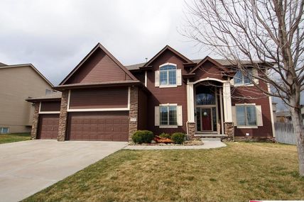 2210 Broadwater Drive , Papillion, NE 68046