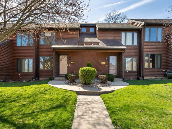 2742 Pleasant View Drive, Dubuque, IA 52001
