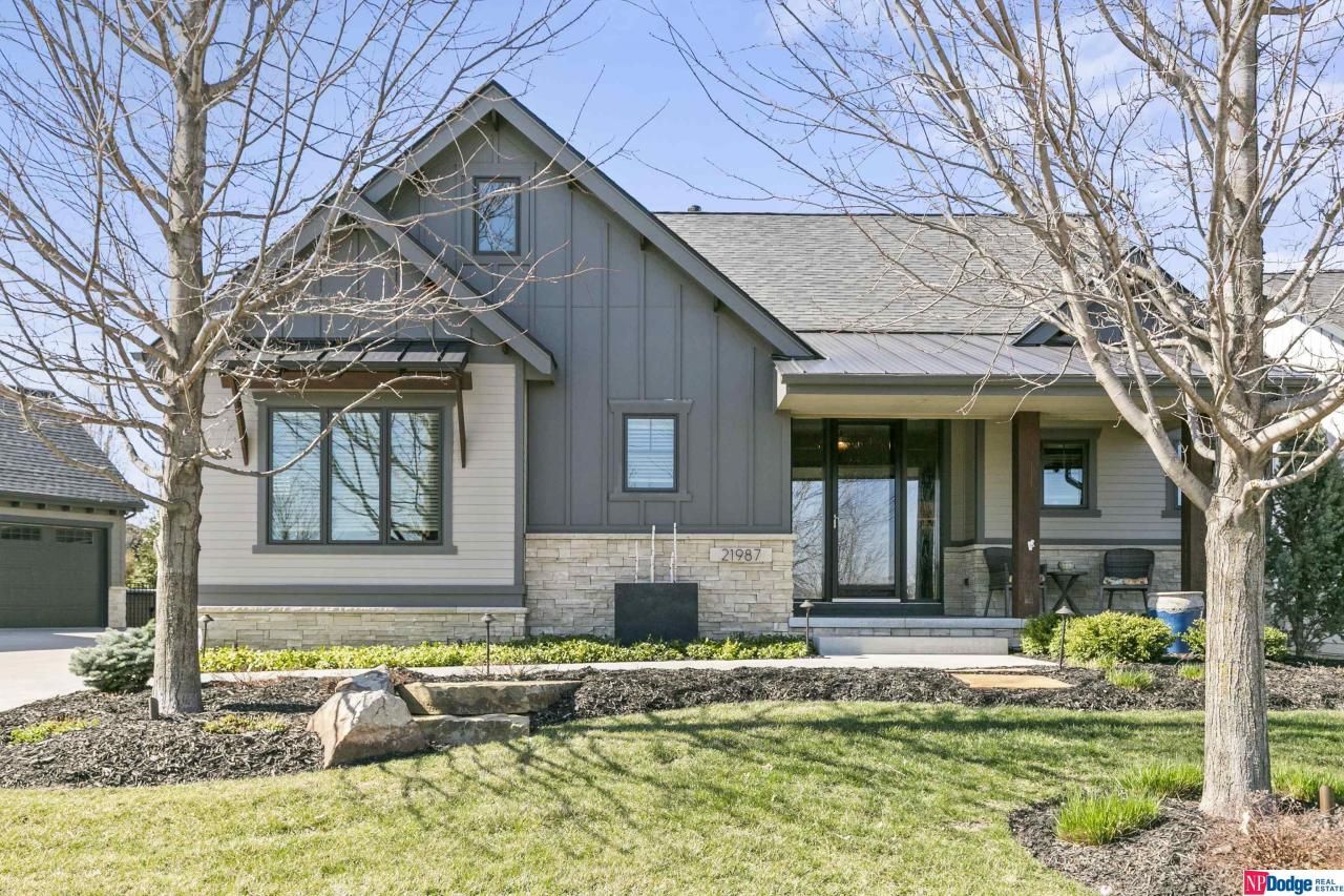 21987 Brookside Avenue , Omaha, NE 68022