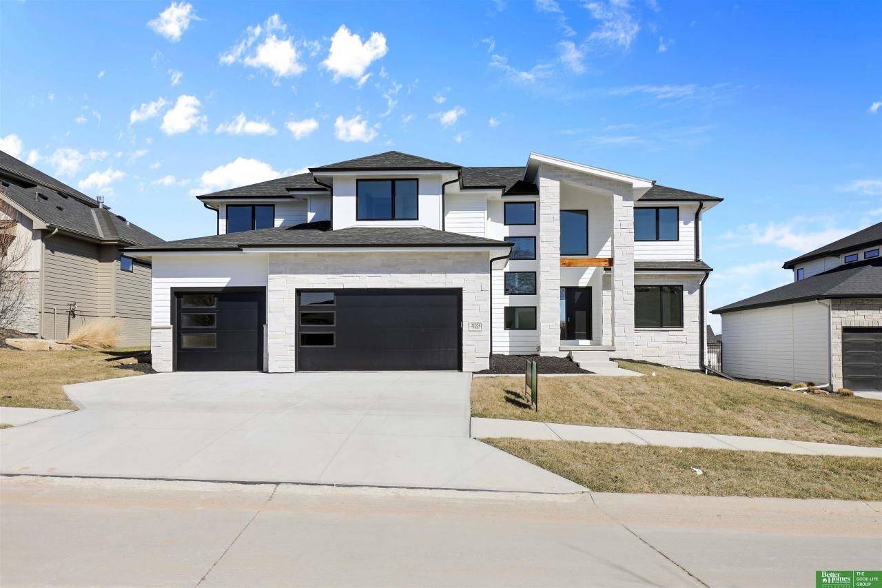 21536 B Street , Elkhorn, NE 68022