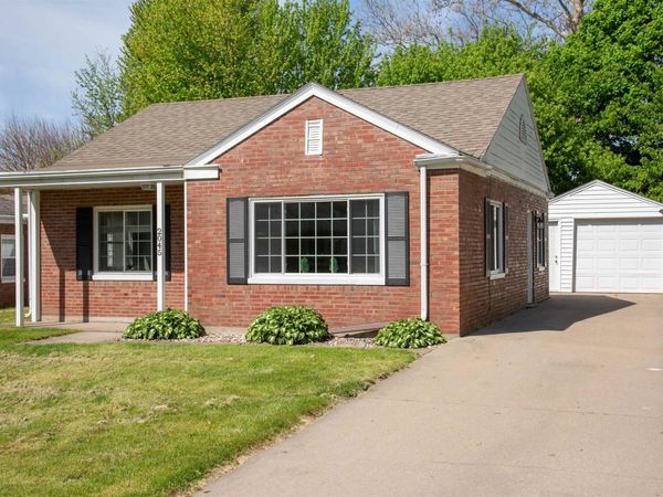2045 Morningview Road, Dubuque, IA 52001