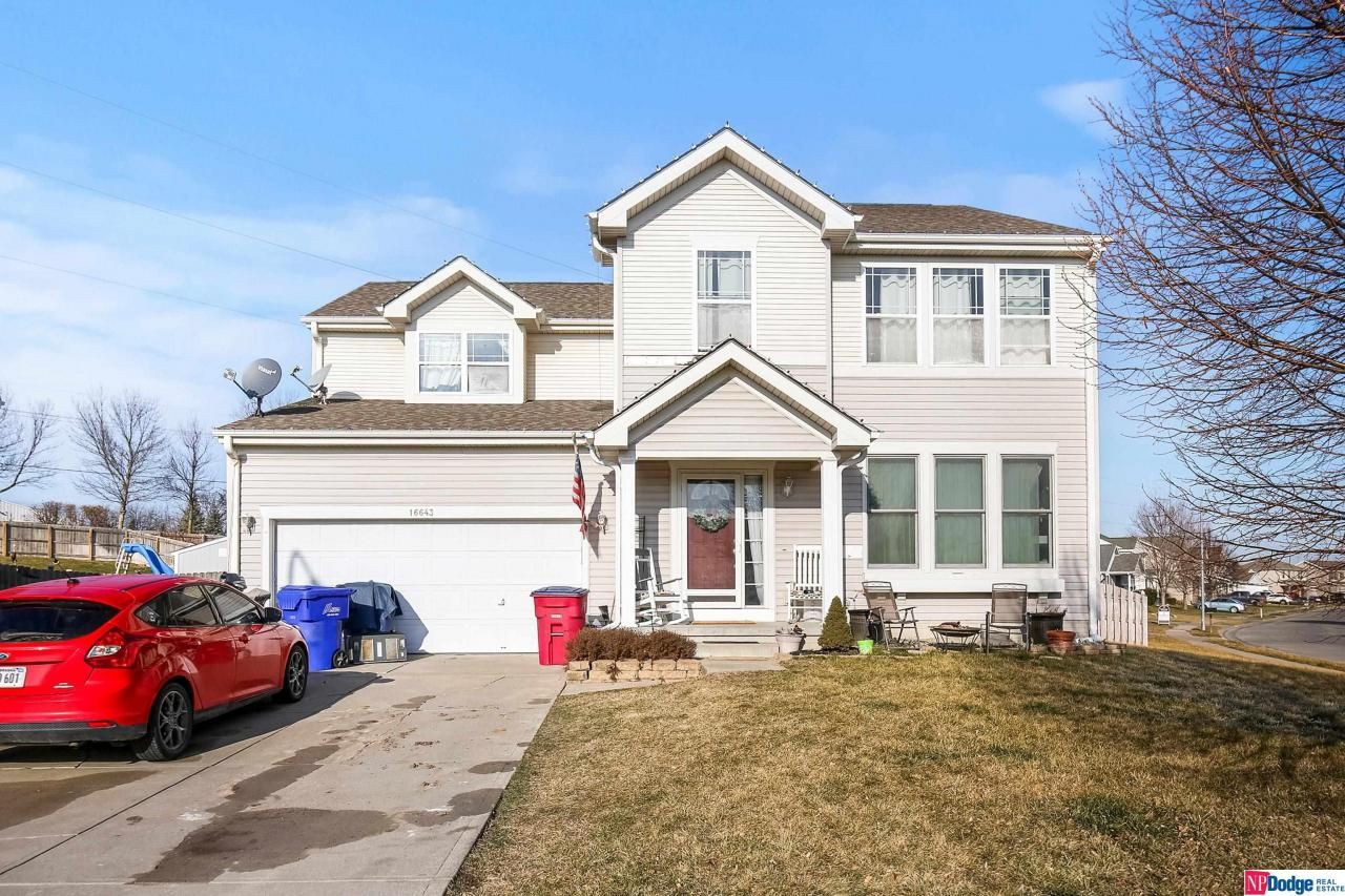 16643 Loop Circle , Omaha, NE 68136