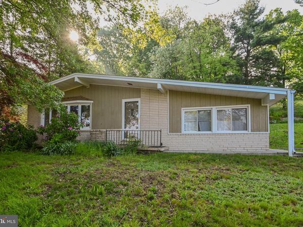495 PINEHURST ROAD, YORK, PA 17402