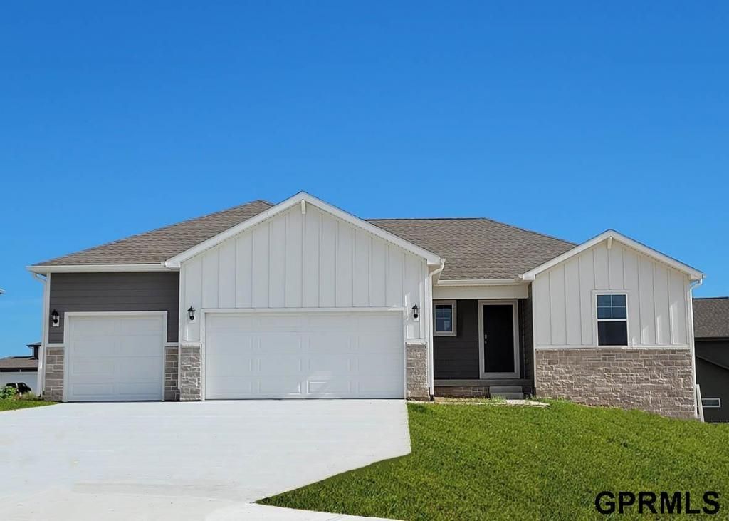 6224 Clear Creek Street, Papillion, NE 68157