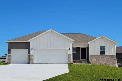 6224 Clear Creek Street, Papillion, NE 68157