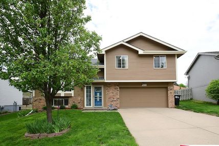 8830 N 82 Avenue , Omaha, NE 68122