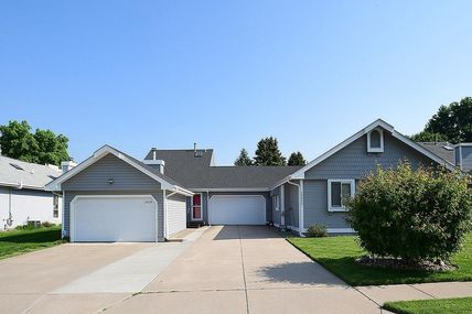 15422 T Street , Omaha, NE 68137