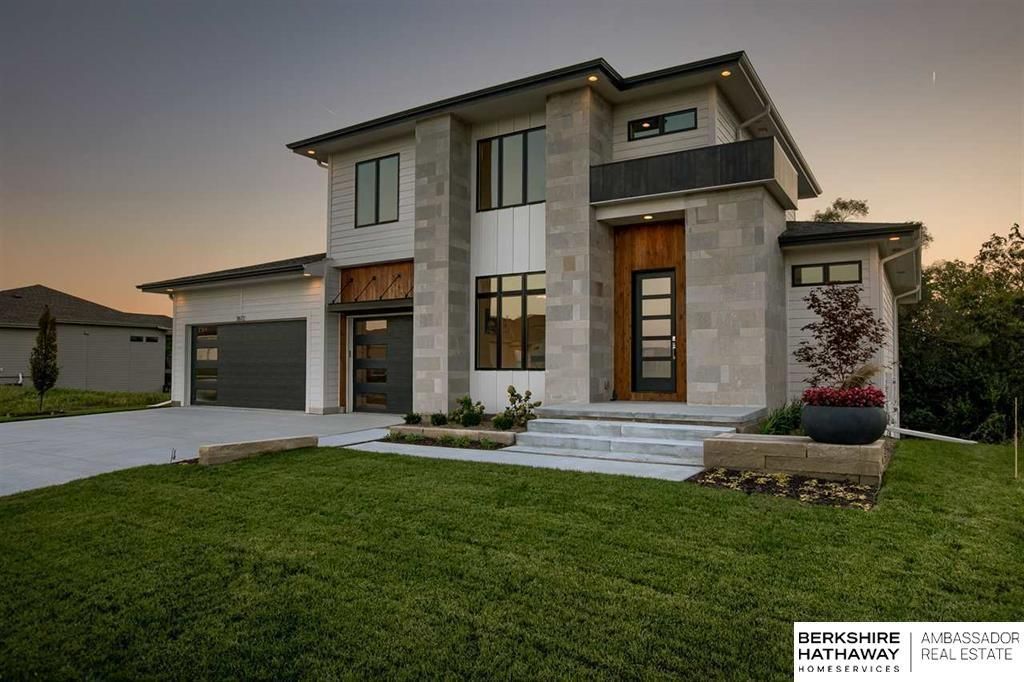 3872 S 208th Street, Elkhorn, NE 68022