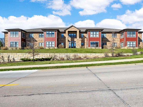 829 N 1st Ave, Iowa City, IA 52245