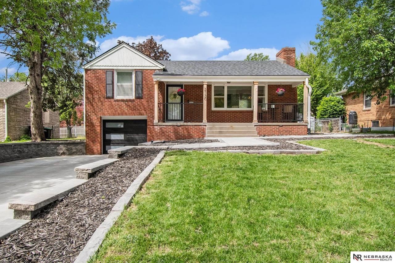 2130 S 38th Avenue , Omaha, NE 68105