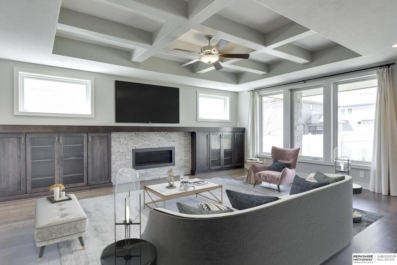 18860 Alder Drive , Omaha, NE 68136