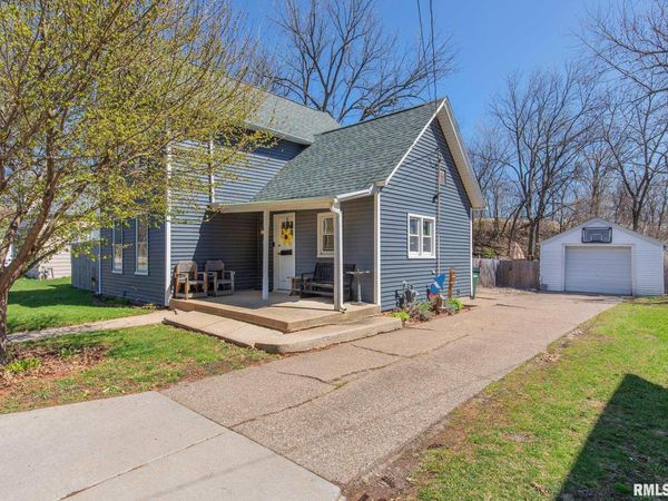 521 N HOWELL Street, Davenport, IA 52802