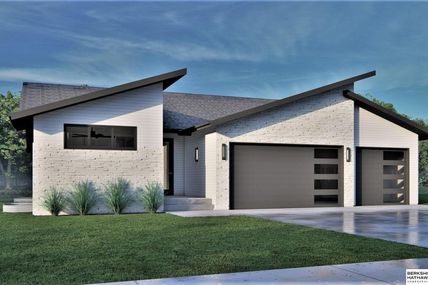 16812 Hartman Avenue , Omaha, NE 68116