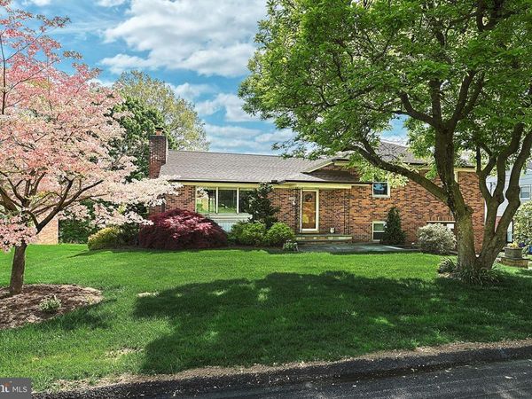 1495 BONBAR ROAD, YORK, PA 17403